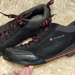 Vasque men's hiking shoes Black suede 9.5